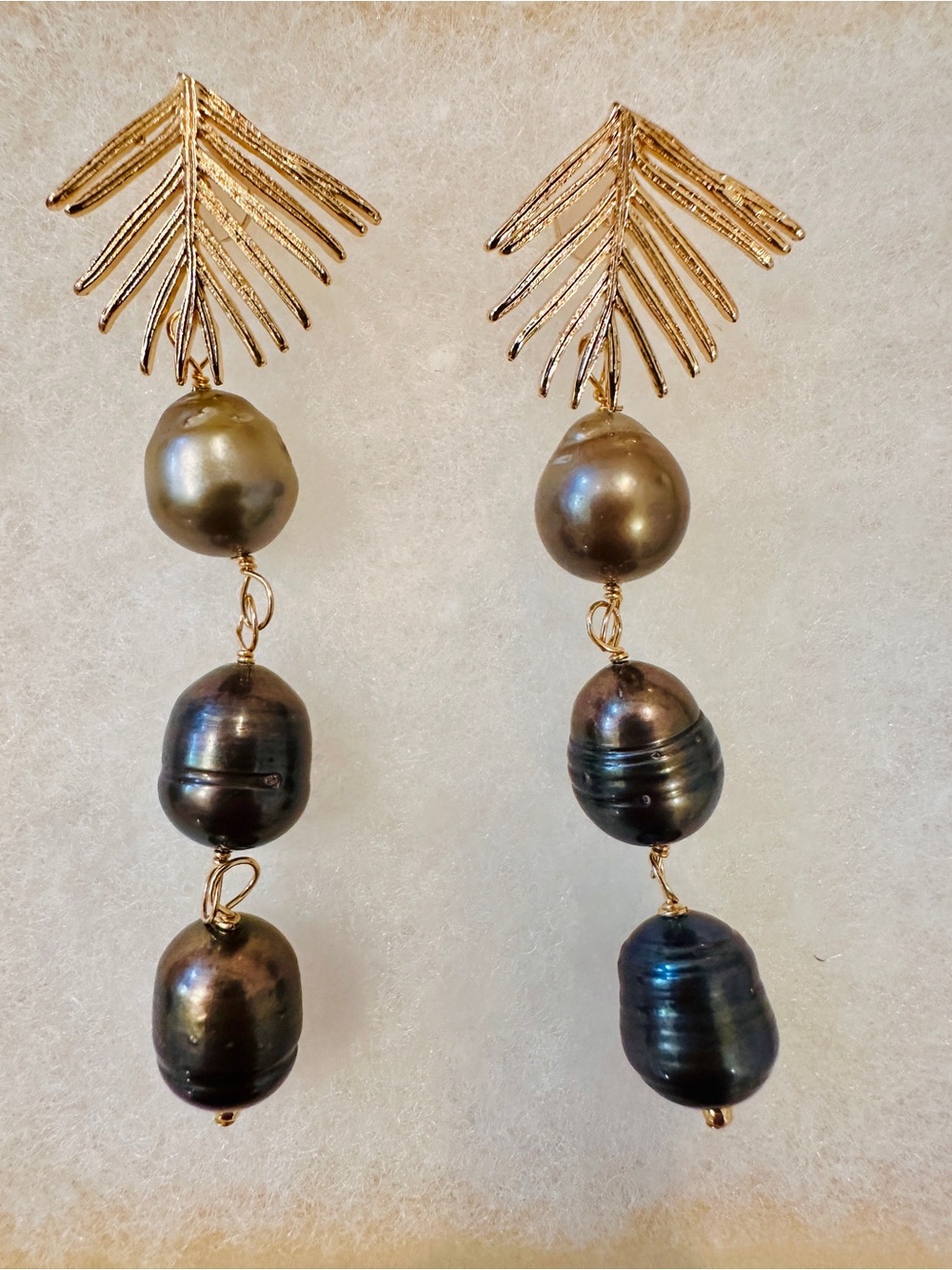 Gold Leaf & Tahitian Pearl Drop Earrings - Elegant Black/Gray Pearls